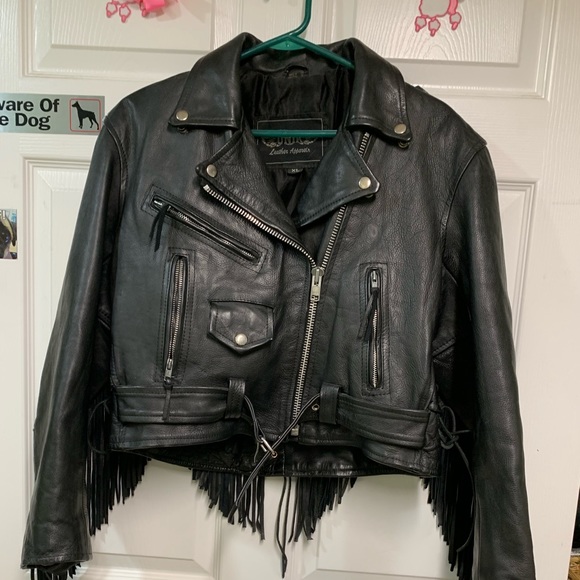 Ladies short leather coat! - Picture 1 of 5